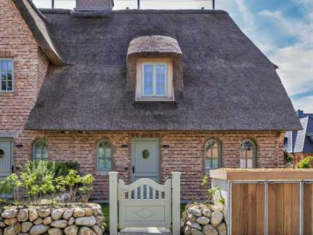 Hausansicht - Doppelhaushälfte in 25980 Sylt mit 142m² kaufen