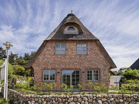 Hausansicht - Doppelhaushälfte in 25980 Sylt mit 142m² kaufen