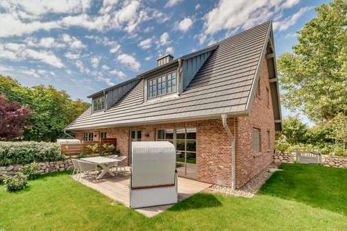 Hausansicht Hausansicht - Doppelhaushälfte in 25980 Sylt mit 190m² kaufen