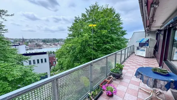  4-Zimmer-Eigentumswohnung mit großer Dachterrasse und Tiefgaragenstellplatz!