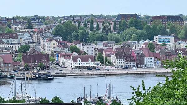Blick auf die Förde Blick auf die Förde - Etagenwohnung in 24943 Flensburg mit 104m² kaufen