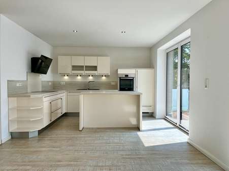 Küche mit Einbauküche Küche mit Einbauküche - Etagenwohnung in 25813 Husum mit 85m² kaufen