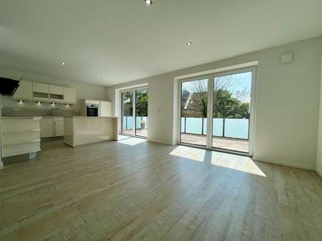 Wohn-/Esszimmer Wohn-/Esszimmer - Etagenwohnung in 25813 Husum mit 85m² kaufen