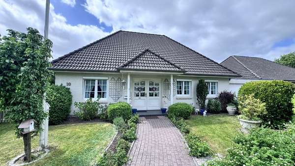 Straßenansicht - Einfamilienhaus in 24944 Flensburg mit 184m² kaufen