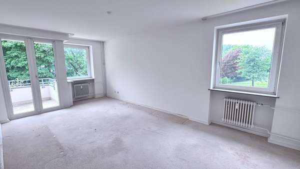Wohn-/Esszimmer mit Balkonzugang Wohn-/Esszimmer mit Balkonzugang - Etagenwohnung in 24944 Flensburg mit 57m² kaufen