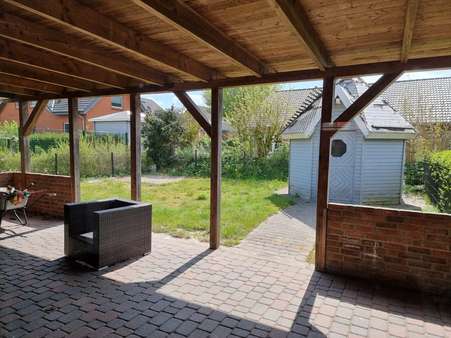 Rechte DHH: Überdachte Terrasse Rechte DHH: Überdachte Terrasse - Zweifamilienhaus in 24894 Tolk mit 238m² kaufen