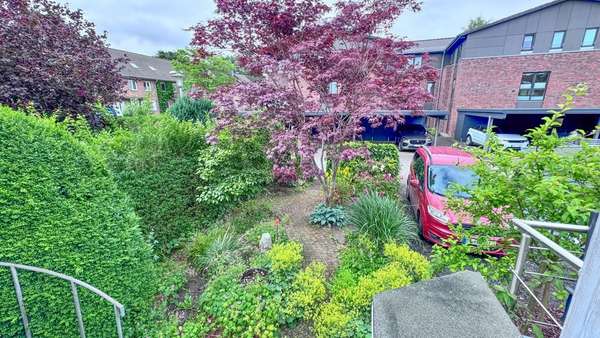 Garten mit PKW-Stellplatz Garten mit PKW-Stellplatz - Reihenmittelhaus in 24939 Flensburg mit 76m² kaufen
