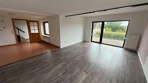 Wohn- und Esszimmer - Doppelhaushälfte in 24966 Sörup mit 102m² kaufen