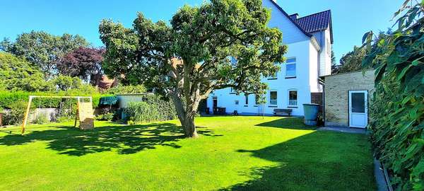 Blick aus dem Garten - Villa in 24837 Schleswig mit 316m² kaufen
