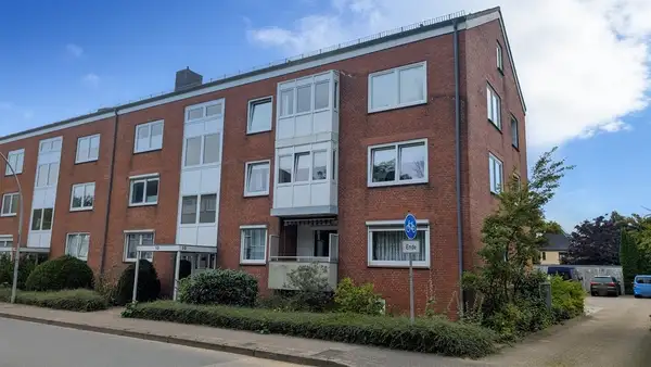 Hochparterre: 4-Zimmer Wohnung in zentraler Lage!