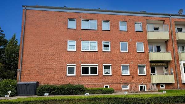 Hinteransicht mit Zugang zum Keller - Erdgeschosswohnung in 24837 Schleswig mit 91m² kaufen