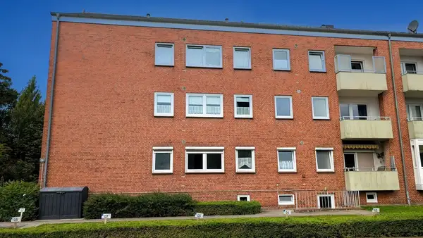 Hochparterre: 4-Zimmer Wohnung in zentraler Lage!