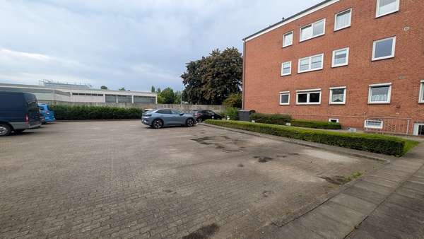 Parkplatz - Erdgeschosswohnung in 24837 Schleswig mit 91m² kaufen