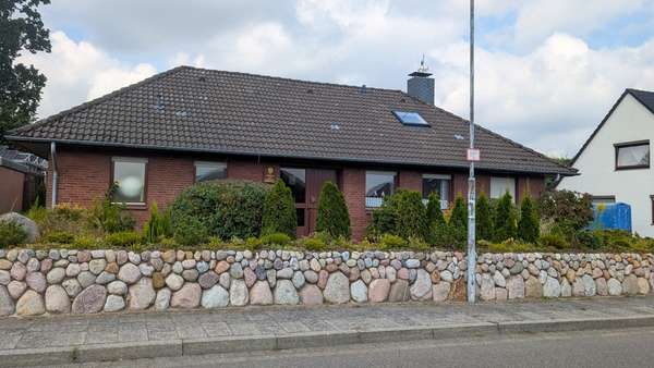 Straßenansicht Straßenansicht - Einfamilienhaus in 24837 Schleswig mit 155m² kaufen