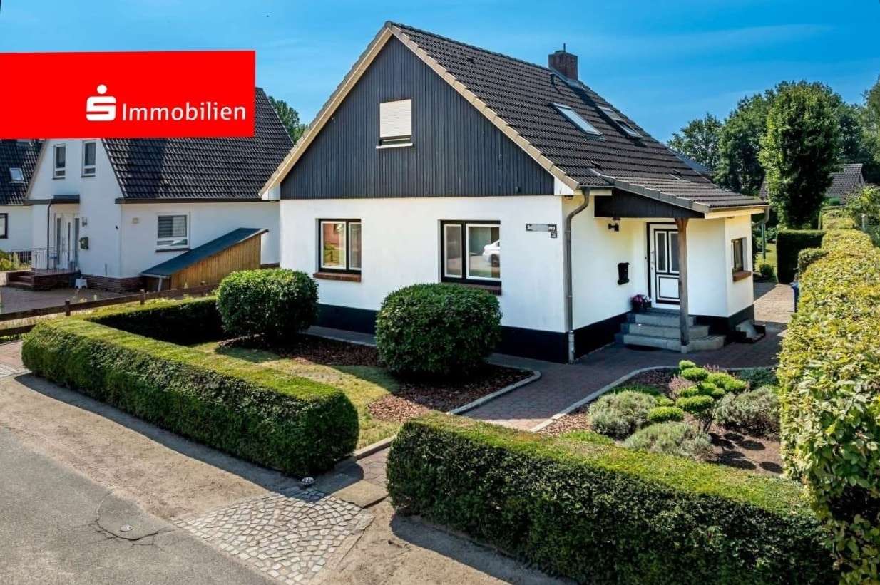 Ansicht Straße - Einfamilienhaus in 25335 Elmshorn mit 138m² kaufen