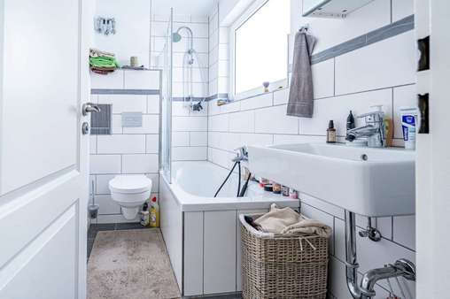 Badezimmer - Etagenwohnung in 25335 Elmshorn mit 62m² kaufen