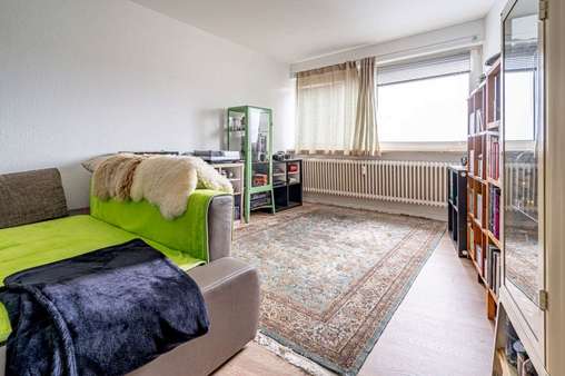 Wohnzimmer - Etagenwohnung in 25335 Elmshorn mit 62m² kaufen