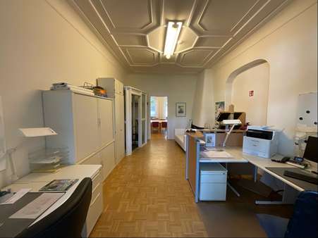 Büroräume im EG Büroräume im EG - Mehrfamilienhaus in 25335 Elmshorn mit 300m² kaufen