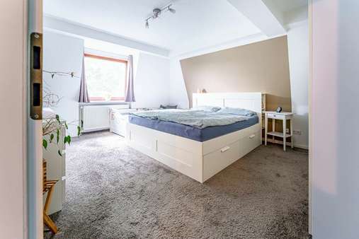 Schlafzimmer - Dachgeschosswohnung in 25337 Elmshorn mit 96m² kaufen