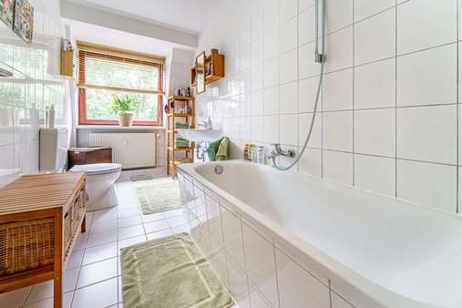 Wannenbad - Dachgeschosswohnung in 25337 Elmshorn mit 96m² kaufen