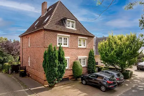 Charmantes Zweifamilienhaus mit attraktiven Grundstück!