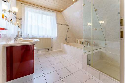 Dusch- und Wannenbad DG Dusch- und Wannenbad DG - Einfamilienhaus in 25337 Kölln-Reisiek mit 115m² kaufen