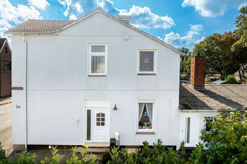 Seitenansicht Seitenansicht - Einfamilienhaus in 25336 Elmshorn mit 107m² kaufen