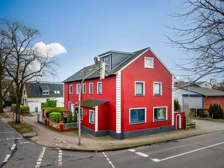 Gesamtansicht. - Mehrfamilienhaus in 25436 Uetersen mit 318m² als Kapitalanlage kaufen