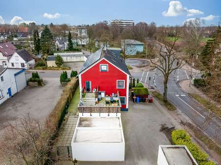 Seitenansicht Garagen & Terrasse. - Mehrfamilienhaus in 25436 Uetersen mit 318m² kaufen