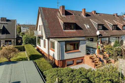 Endreihenhaus mit Keller und Stellplatz.