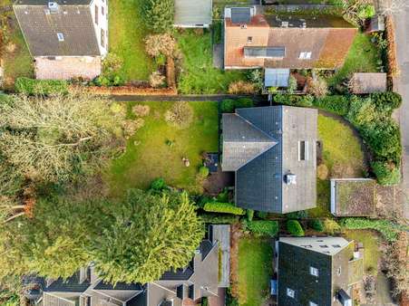 Luftansicht des Grundstücks. - Zweifamilienhaus in 22880 Wedel mit 249m² kaufen