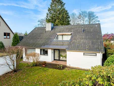 Vorderansicht mit Terrasse EG / Balkon OG. - Zweifamilienhaus in 22880 Wedel mit 249m² kaufen