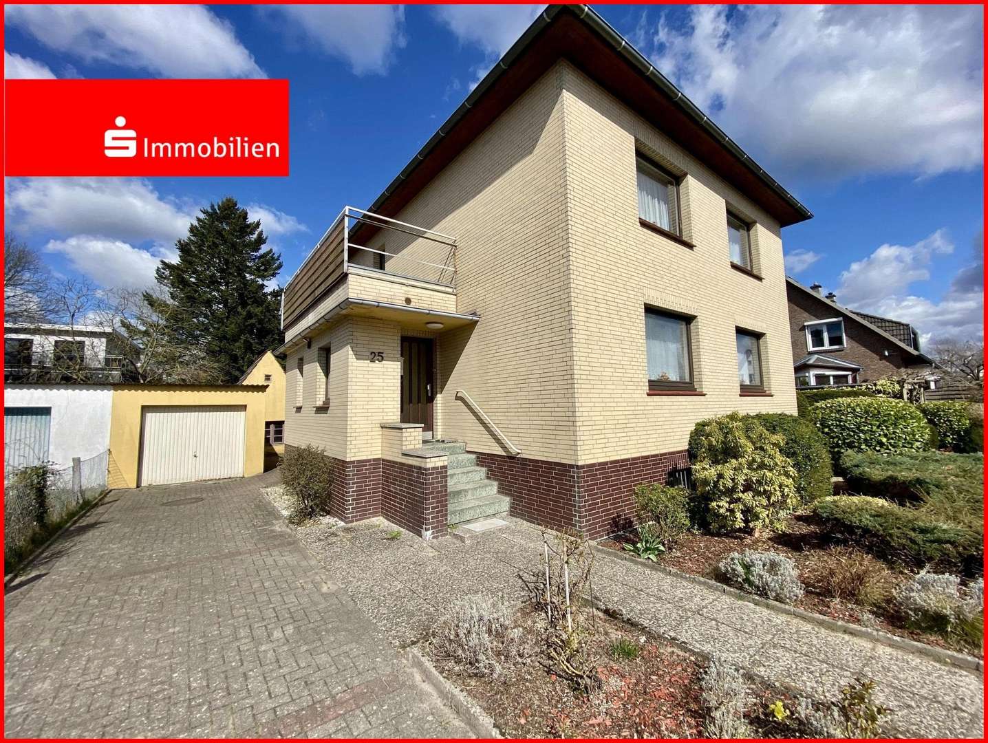 Ansicht mit Auffahrt - Zweifamilienhaus in 22880 Wedel mit 145m² kaufen