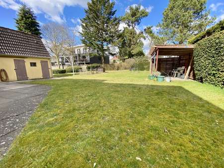Bauplatz/Grosser Garten - Zweifamilienhaus in 22880 Wedel mit 145m² kaufen