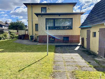 Rückansicht - Zweifamilienhaus in 22880 Wedel mit 145m² kaufen