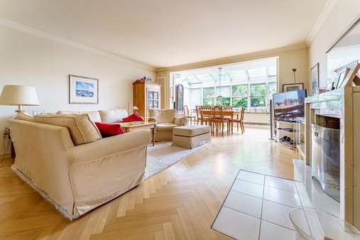 Wohnzimmer - Reihenendhaus in 22589 Hamburg mit 162m² kaufen
