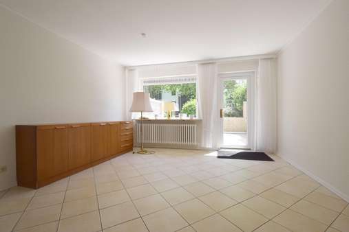 offener Wohnbereich mit Terrassenzugang. offener Wohnbereich mit Terrassenzugang. - Reihenmittelhaus in 22880 Wedel mit 68m² kaufen