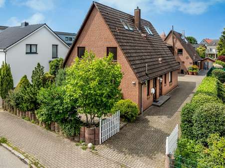 Herzlich Willkommen! - Zweifamilienhaus in 22880 Wedel mit 149m² kaufen