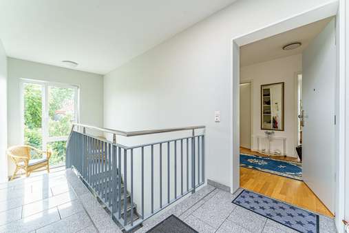Repräsentativ Treppenhaus. - Penthouse-Wohnung in 22880 Wedel mit 92m² kaufen