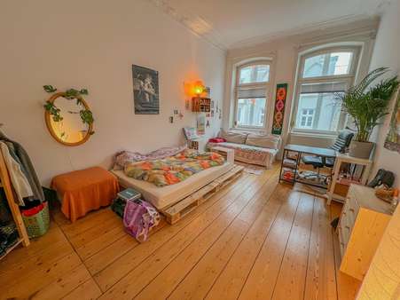 Schlafzimmer mit hohen Decken. - Etagenwohnung in 23552 Lübeck mit 248m² kaufen