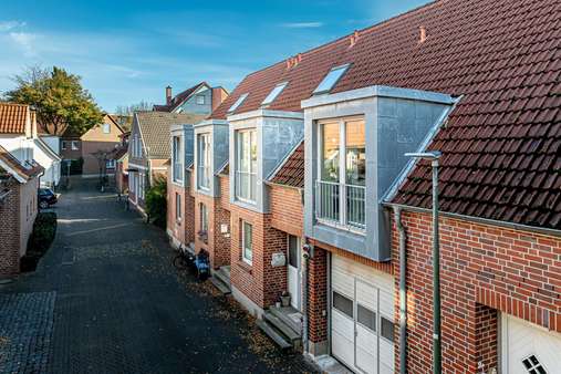 Seitenansicht. Seitenansicht. - Maisonette-Wohnung in 22880 Wedel mit 60m² kaufen