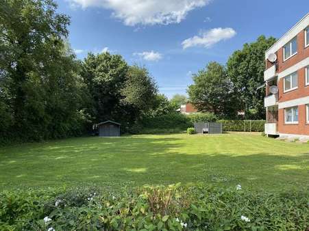 Gemeinschaftsgarten - Mehrfamilienhaus in 25746 Heide mit 660m² als Kapitalanlage kaufen