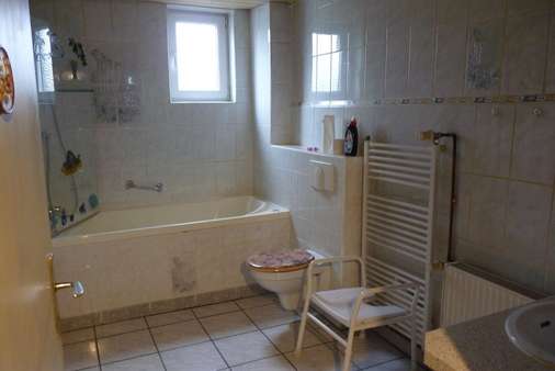 Badezimmer - Einfamilienhaus in 25693 St. Michaelisdonn mit 93m² kaufen