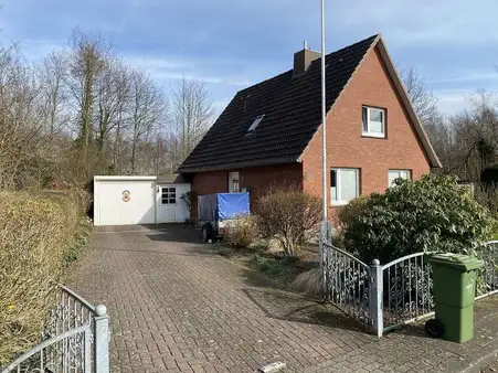       behagliches Einfamilienhaus 
in ruhiger zentrumsnaher Lage in Heide