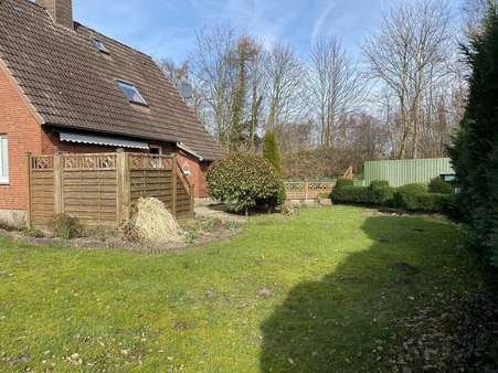 Blick in den Garten - Einfamilienhaus in 25746 Heide mit 100m² kaufen