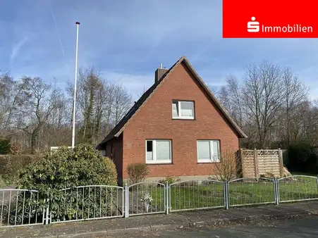       behagliches Einfamilienhaus 
in ruhiger zentrumsnaher Lage in Heide