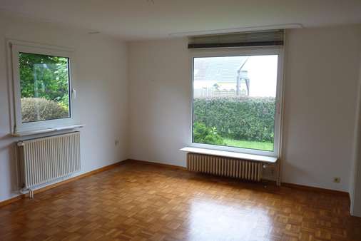 Wohnzimmer - Doppelhaushälfte in 25541 Brunsbüttel mit 110m² kaufen