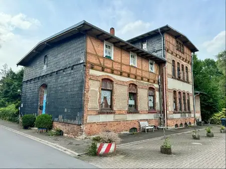 Zweifamilienhaus - ehemaliges Lazarett - mit viel Platz und gr. Grundstück