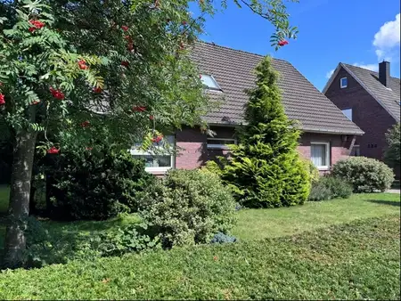 Gepflegtes Familienhaus, solide, in Sackgasse