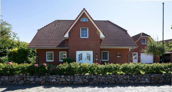 Komplett Straßenansicht Komplett Straßenansicht - Einfamilienhaus in 25761 Büsum mit 231m² kaufen